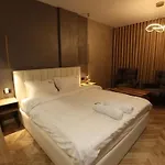 B.g Luxury