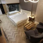 B.g Luxury Korce