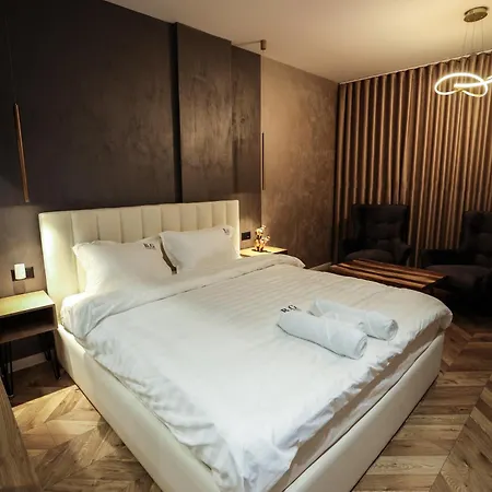 B.g Luxury קורצ'ה