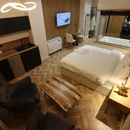 B.g Luxury * Korce