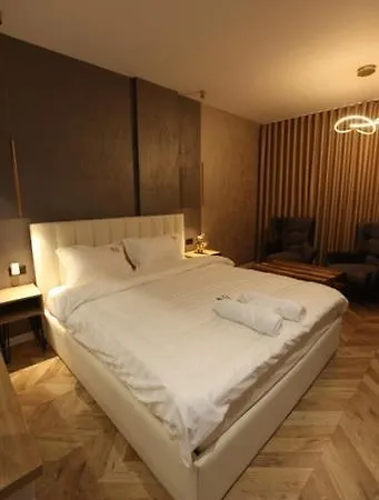 B.g Luxury