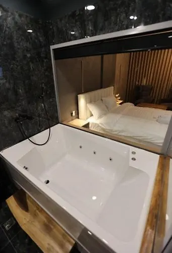 B.g Luxury *