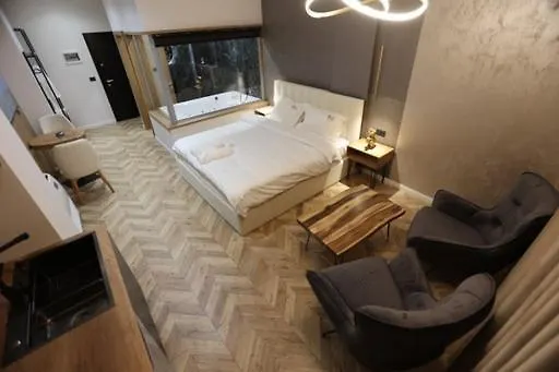 B.g Luxury 科尔察